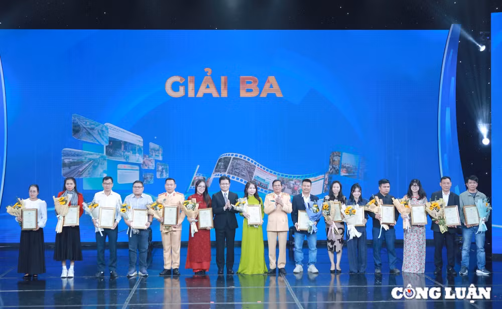 vinh danh 66 tac pham tai le trao giai thuong bao chi tuyen truyen ve an toan giao thong nam 2024 hinh 4