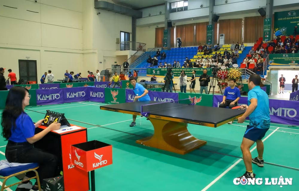gan 200 van dong vien so gang nay lua trong ngay dau khai mac giai vo dich bong ban hoi nha bao viet nam hinh 2