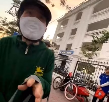 cong an tp hai phong thong tin ve viec hai doi tuong loi keo hoc sinh di du le giang sinh hinh 1