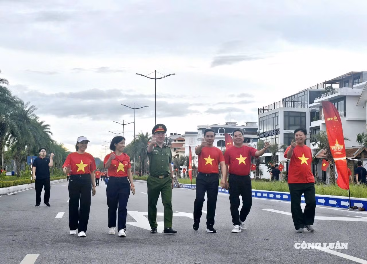 anh-19-di-bo-cung-viet-nam-tien-buoc.jpg