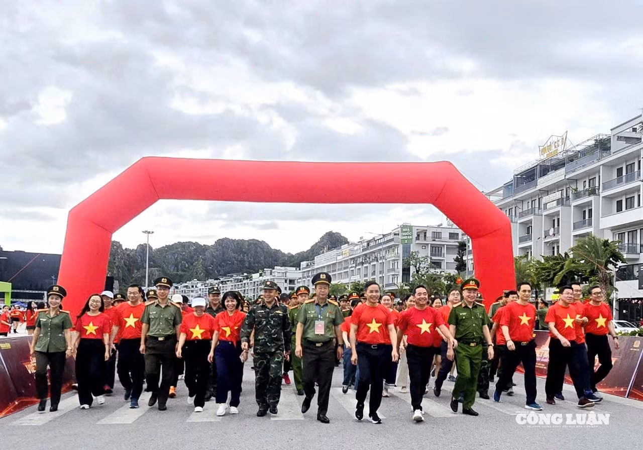 anh-17-di-bo-cung-viet-nam-tien-buoc.jpg