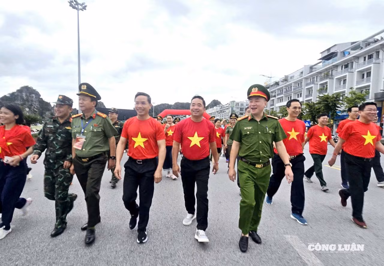 anh-3-di-bo-cung-viet-nam-tien-buoc.jpg