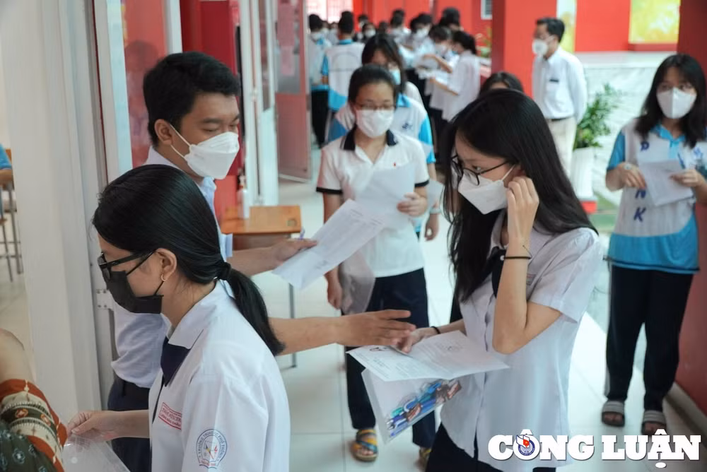 thi sinh nghi gi truoc gio thi mon toan ky thi tot nghiep thpt quoc gia 2022 hinh 10