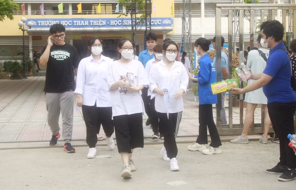goi y dap an de thi mon ngu van ky thi tot nghiep thpt 2022 hinh 1