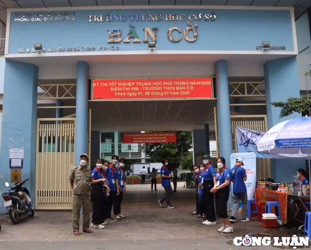 thi sinh nghi gi truoc gio thi mon toan ky thi tot nghiep thpt quoc gia 2022 hinh 1