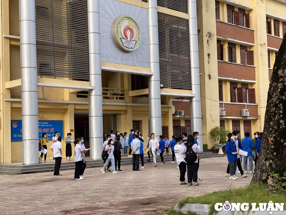thanh hoa khong co thi sinh va can bo coi thi vi pham quy che trong buoi thi dau tien hinh 2