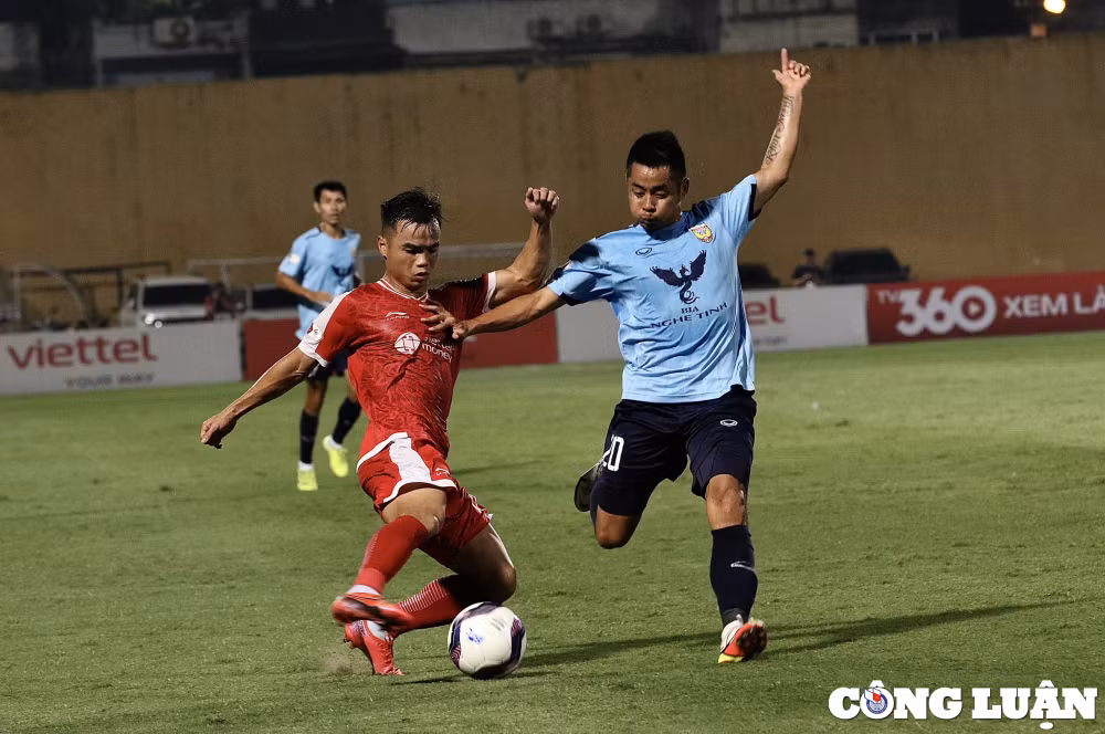 hang cong vo duyen viettel fc de thua 0 1 ha tinh tren san hang day hinh 6