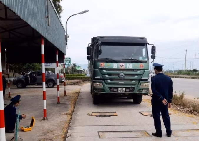 hon 3500 phuong tien vi pham tai trong bi xu ly hinh 1