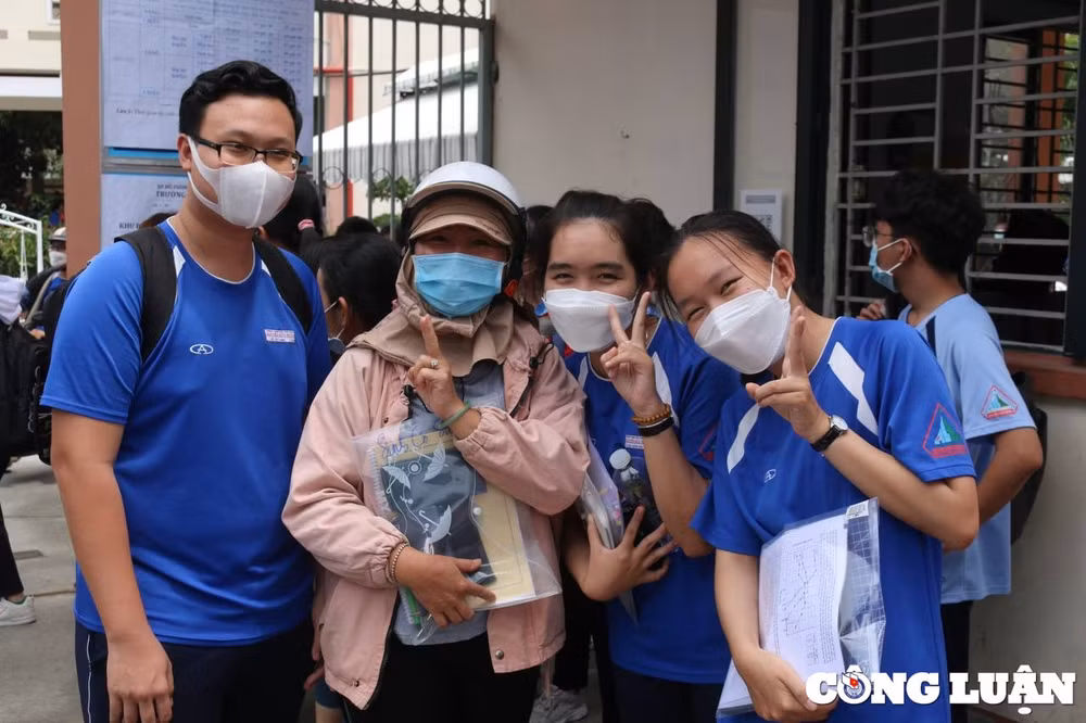 thi tot nghiep thpt quoc gia 2022 hoc sinh gioi thanh pho noi de dia de sinh kho hinh 8