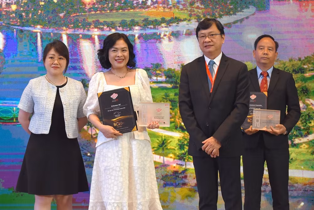 vinhomes duoc vinh danh top 10 chu dau tu bat dong san hang dau viet nam hinh 1