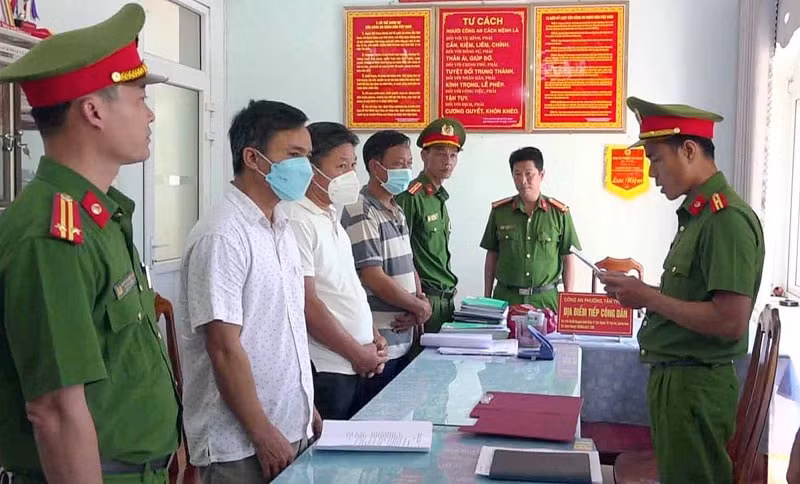 chu tich xa bat tay giam doc doanh nghiep nghiem thu khong rut tien nha nuoc hinh 1