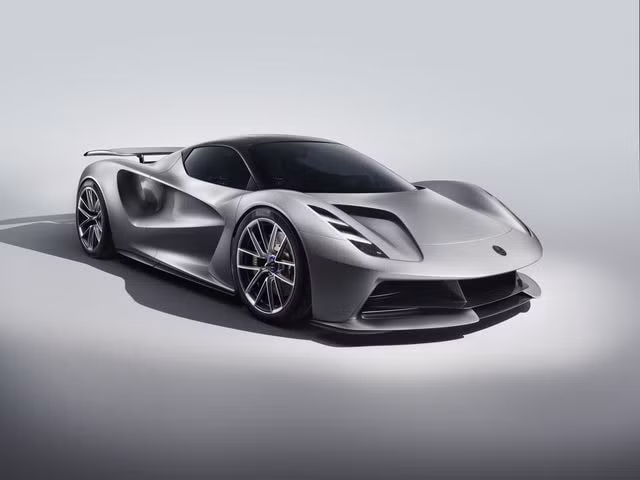Lotus Evija: Siêu xe điện Lotus Evija chỉ được sản xuất giới hạn chỉ 130 chiếc. Xe có 4 động cơ điện, tổng công suất gần 2.000 mã lực. Sức mạnh của chiếc EV hypercar này đến từ 4 động cơ điện gắn ở mỗi bánh, cho công suất 1.972 mã lực và mô-men xoắn cực đại 1.700 Nm. Lotus Evija có giá bán 16 triệu RM, tương đương 3,89 triệu USD.