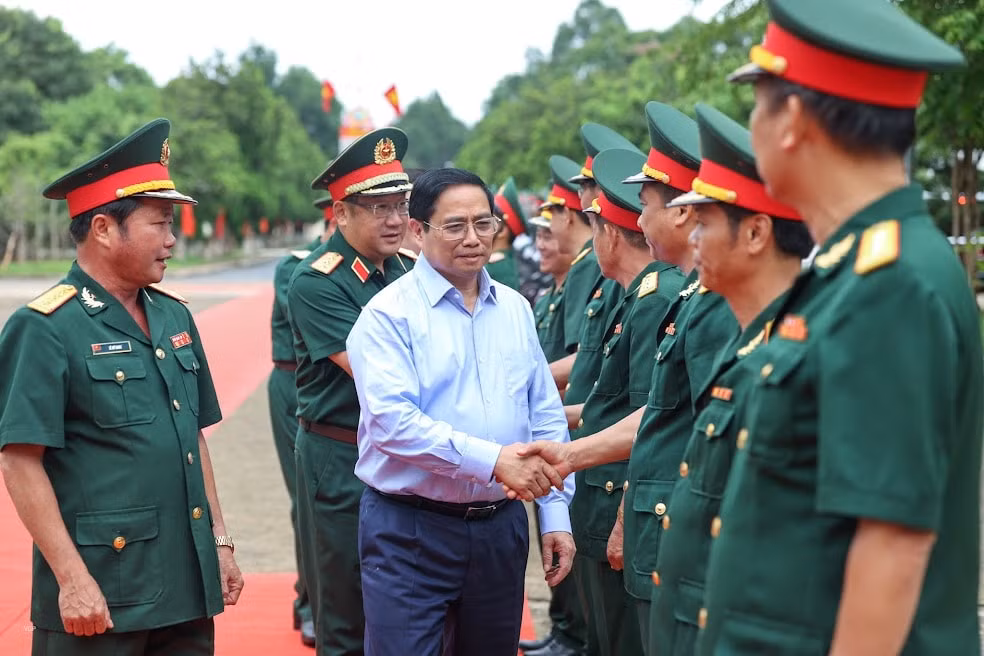 Thủ tướng động viên, đánh giá cao những kết quả mà Bộ Chỉ huy Quân sự tỉnh Đắk Lắk đã đạt được trong thời gian qua.