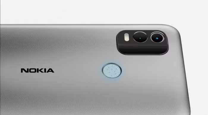 Nokia C21 Plus cũng tạo được ấn tượng tốt nhờ thiết kế mới mẻ với cụm mô-đun camera đặt lệch trái thay vì mô-đun tròn truyền thống. Ít nhất nó vẫn tạo được cảm giác sang trọng và lịch sự bất chấp mức giá bán rẻ của nó.