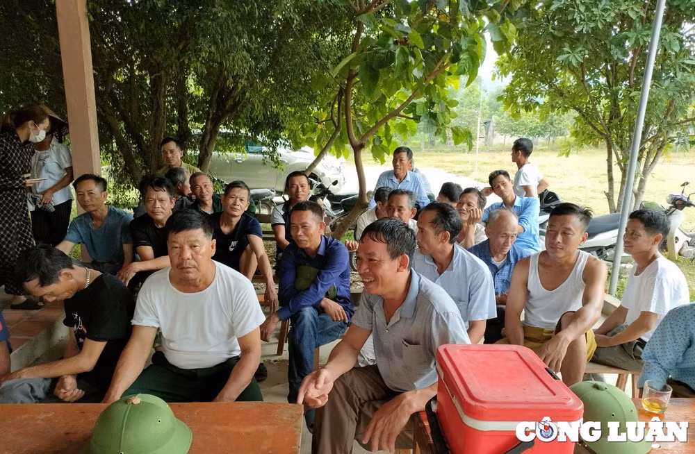 Rất đông người dân xóm 9, xã Nam Thanh mong muốn cấp có thẩm quyền cho chuyển rừng keo họ trồng sang rừng sản xuất để được khai thác