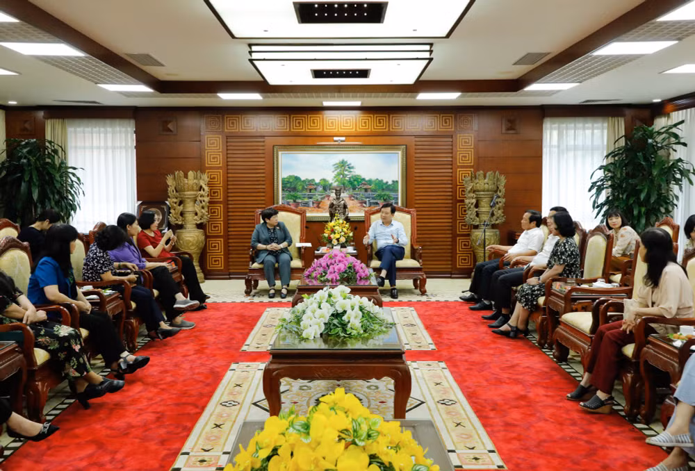 nhom nu dai bieu quoc hoi khao sat va danh gia cao su phat trien manh me cua tinh hai duong hinh 1