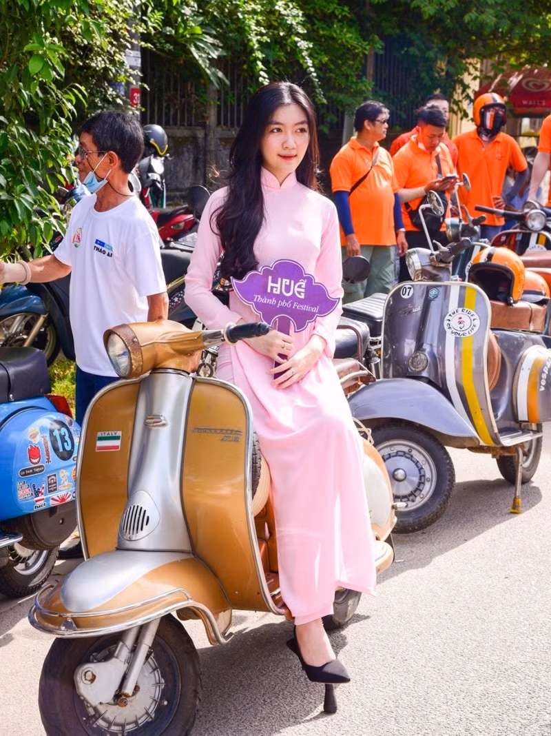 dieu hanh xe may co quang ba du lich thua thien hue hinh 4