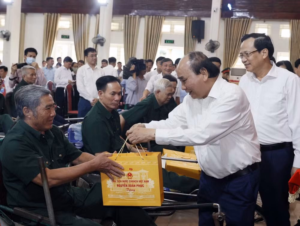 chu tich nuoc tham tang qua thuong benh binh tai bac ninh hinh 1