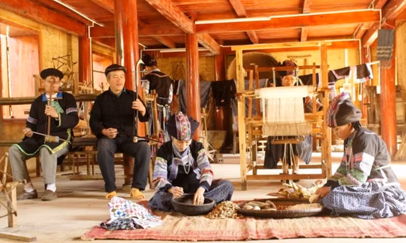 doc dao trang phuc truyen thong cua nguoi bo y hinh 3