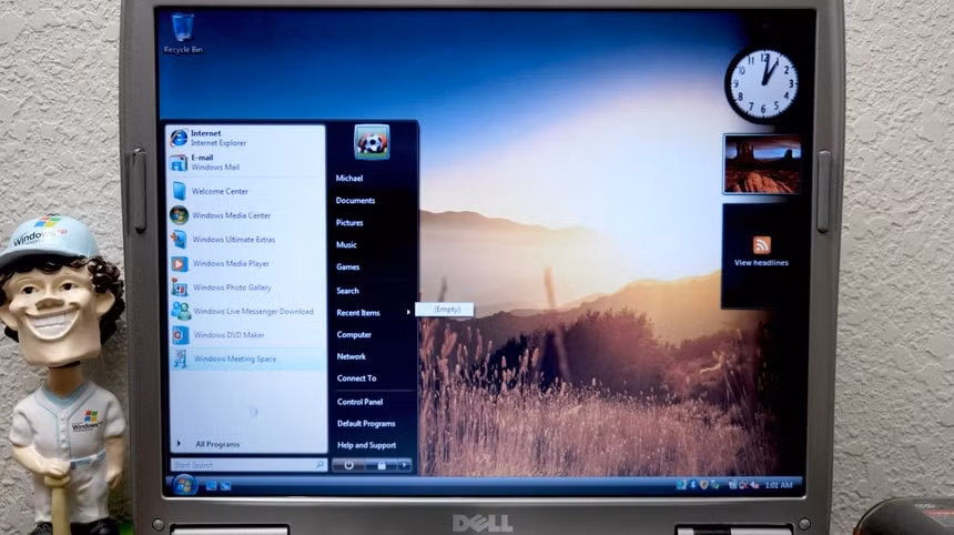 Windows Vista: Sau thành công của Windows XP, Windows Vista là thất bại lớn của Microsoft. Hệ điều hành này ra mắt với 6 phiên bản khiến người dùng bối rối khi lựa chọn. Hiệu năng của Windows Vista bị đánh giá kém do giao diện Aero chiếm nhiều tài nguyên, User Account Control (UAC) thường xuyên bật lên giữa chừng. Microsoft còn bị người dùng kiện, cho rằng thông báo “Vista capable” trên máy tính gây hiểu nhầm bởi chúng chỉ tương thích với Windows Vista Home Basic, phiên bản không có giao diện Aero.