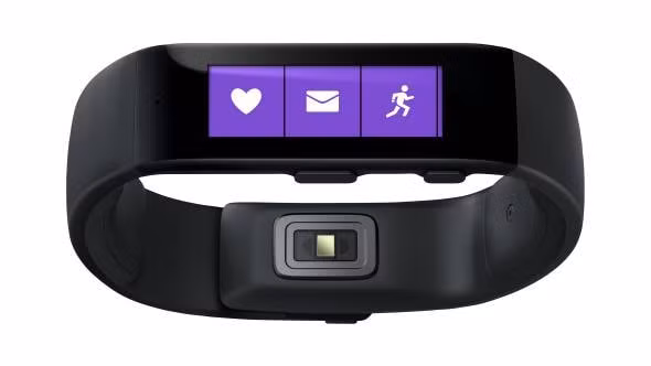 Dù hoạt động tốt và đo đạc chính xác, Microsoft Band bị phàn nàn do cảm giác đeo khó chịu, dây cao su dễ nứt, không có kháng nước, thời lượng pin kém và giá quá đắt (379 USD cho thế hệ 2). Theo Gizmodo, dòng sản phẩm này bị “khai tử” chỉ sau 2 năm ra mắt.