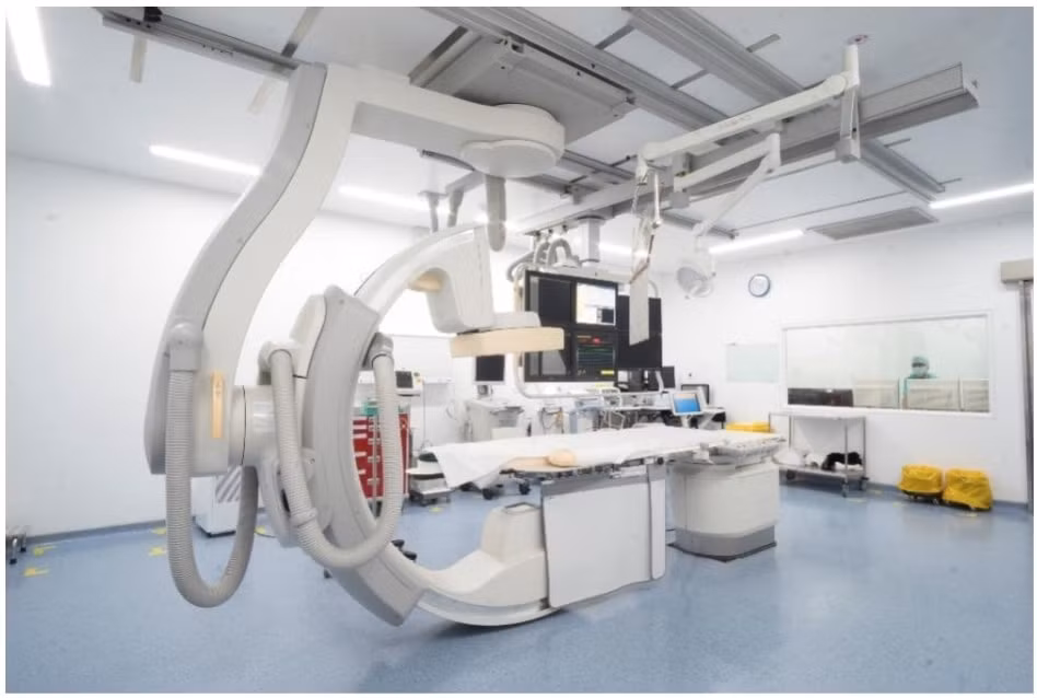 Phòng Cathlab tại FV là trợ thủ đắc lực cho bác sĩ khoa phẫu thuật mạch máu, khoa tim mạch… thực hiện những ca phẫu thuật cân não.