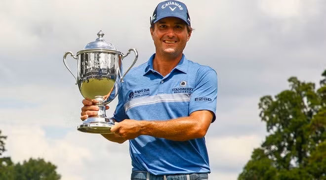 Tay golf Kevin Kisner giành chức vô địch giải golf Wyndham Championship 2021. Ảnh: internet