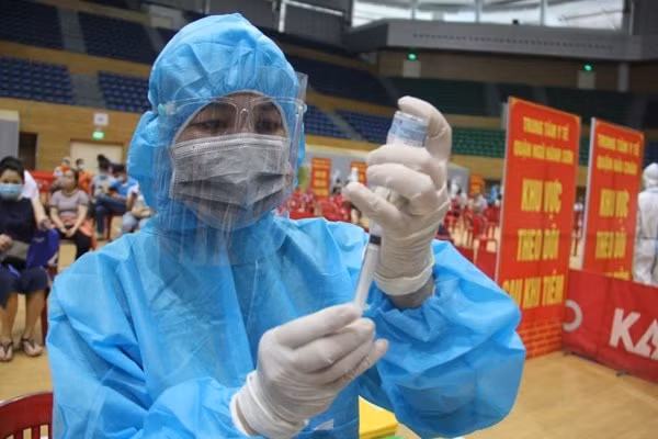 Ngày 16/8, có thêm hơn 1,1 triệu liều vaccine AstraZeneca được bàn giao cho Viện Pasteur TP Hồ Chí Minh