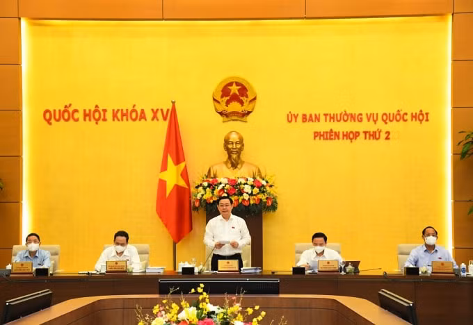 Chủ tịch Quốc hội Vương Đình Huệ phát biểu tại Phiên họp.