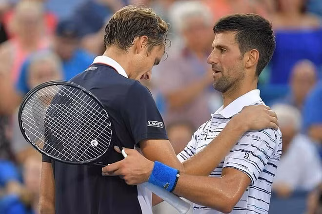 Tay vợt Danill Medvedev đang đe dọa vị trí số một của Novak Djokovic. Ảnh: internet