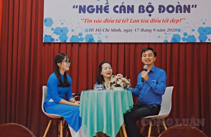 Anh Duy cùng nhà văn Trà My tổ chức nhiều chương trình giao lưu, gặp gỡ với các sinh viên