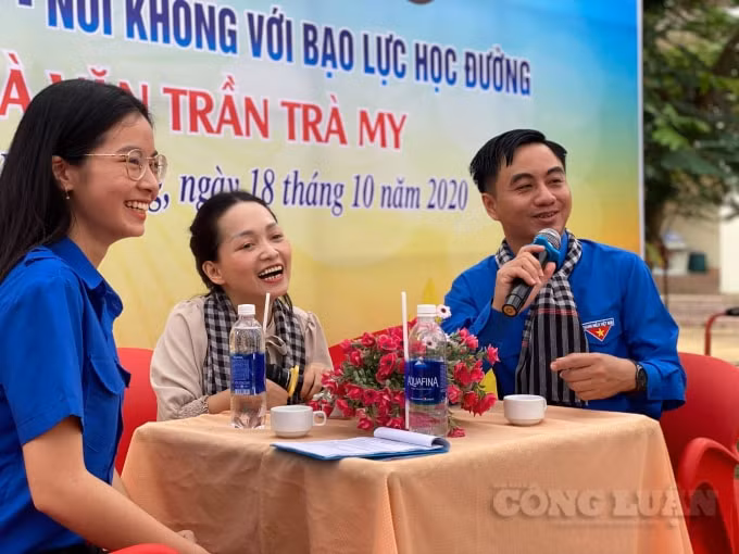 Sắp tới, anh và nhà văn Trà My sẽ phối hợp tổ chức dự án “Người truyền lửa”, đến các trường đại học để giao lưu, định hướng cho các tân sinh viên, những người lao động trở lại môi trường học tập