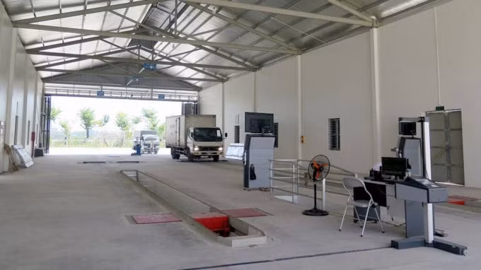 Dịch bệnh COVID-19 diễn biến phức tạp khiến lượng phương tiện đến các trung tâm đăng kiểm giảm sút rất nhiều. Ảnh minh họa