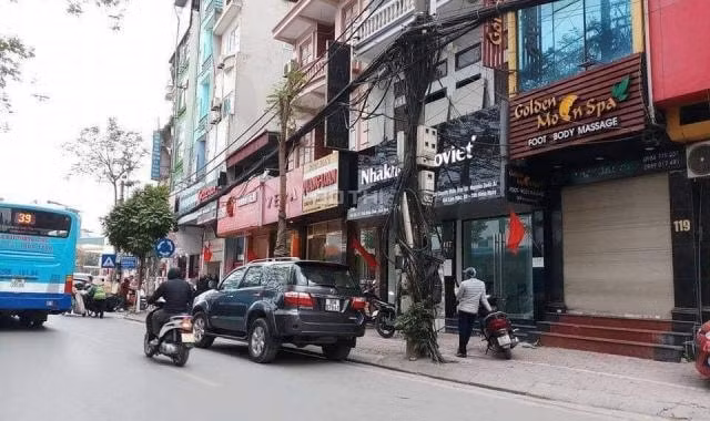 Giá đất mặt đường Chùa Bộc hiện nay dao động từ 150 - 300 triệu đồng/m2, cá biệt có nhà 600 triệu đồng/m2, gấp 28 lần so với phương án bồi thường của Hà Nội.