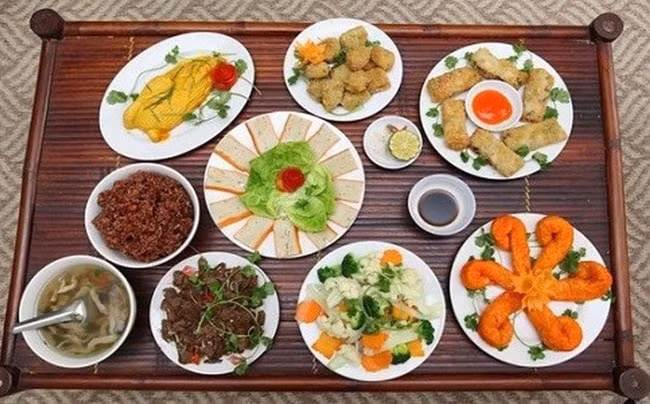 Mâm cúng rằm tháng 7 âm lịch đầy đủ và đơn giản nhất. Ảnh: TL