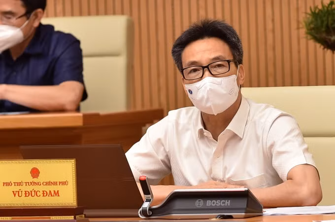 Phát biểu tại hội nghị, Phó Thủ tướng Vũ Đức Đam lưu ý từ nay đến hết tháng 9/2021 chúng ta phải tranh thủ từng ngày, từng giờ để có nhiều vaccine nhất, tiêm nhanh nhất có thể cho người dân.
