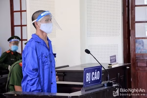 Bị cáo Trần Hữu Đức tại phiên tòa. Ảnh: Báo Nghệ An