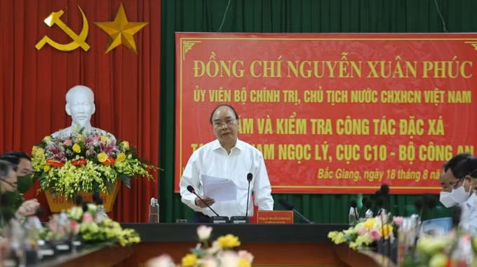 Chủ tịch nước Nguyễn Xuân Phúc phát biểu tại buổi kiểm tra công tác triển khai Quyết định đặc xá 2021 tại Trại giam Ngọc Lý - Bộ Công an.