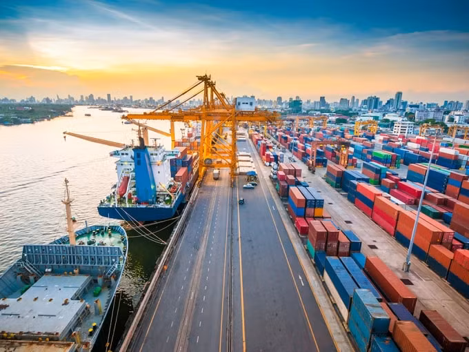 Quy hoạch mạng lưới đường bộ, hệ thống cảng biển phải có tầm nhìn chiến lược, tính kế thừa. Ảnh: Ng. Nga