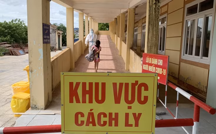 Quảng Bình cách ly y tế 14 ngày người về từ vùng dịch, kể cả tiêm đủ 2 mũi vắc xin. Ảnh: minh họa