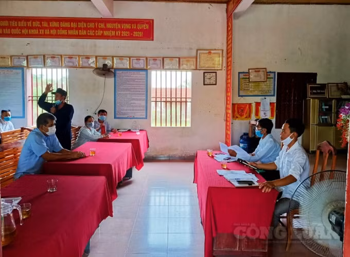 Quang cảnh buổi họp dân