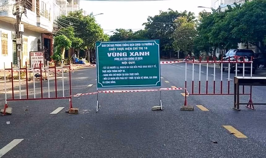 Hình ảnh chốt thực hiện giãn cách xã hội theo Chỉ thị 16 ở TP.Tuy Hòa, tỉnh Phú Yên. ẢNH: A.C.