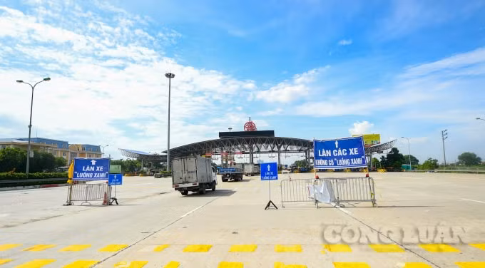 Ghi nhận của PV tại trạm thu phí Pháp Vân (Cao tốc Pháp Vân – Cầu Giẽ - Ninh Bình) vào chiều tối 13/8 tại đây thông thoáng phương tiện di chuyển.