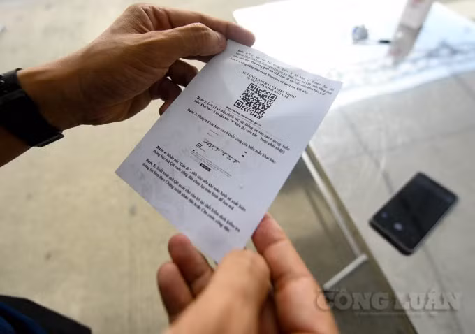 Tài xế Trần Nhật Minh cho biết: “Tôi di chuyển từ Ninh Bình – Hà Nội, nhận được thông tin nên khai báo từ sớm qua địa chỉ trên nên qua Trạm kiểm tra này thời gian được rút gọn hơn rất nhiều so với trước”.