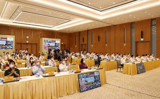 Các đại biểu tham dự phiên họp.
