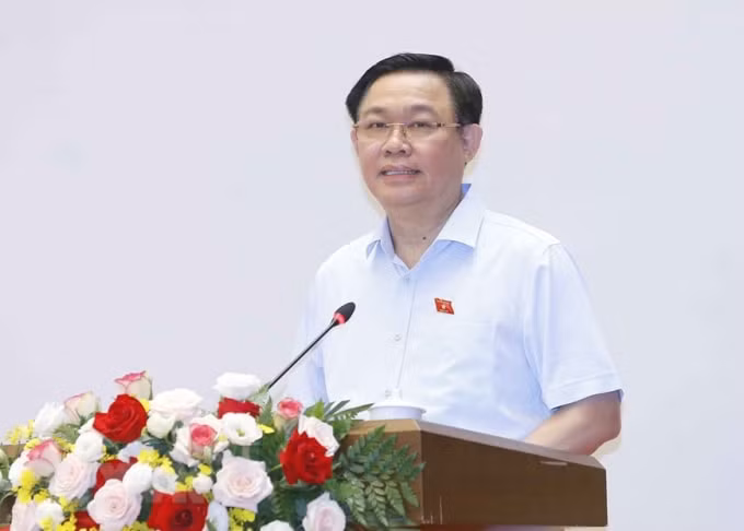 Chủ tịch Quốc hội Vương Đình Huệ phát biểu tại buổi gặp mặt. (Ảnh: TTXVN)
