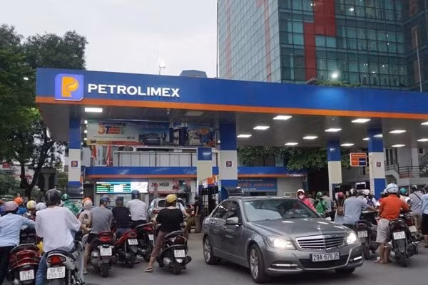 Petrolimex giảm giá 500 đồng/lít xăng dầu hỗ trợ người dân, doanh nghiệp