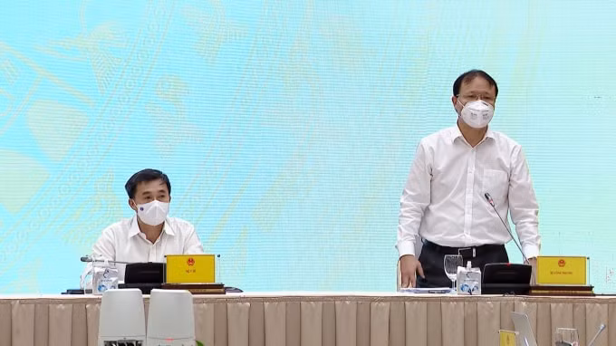 Thứ trưởng Bộ Công thương Đỗ Thắng Hải thông tin tại họp báo.