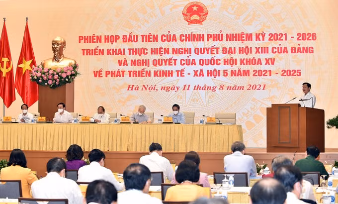 Phó Thủ tướng Lê Minh Khái thay mặt Chính phủ trình bày Báo cáo về các nhiệm vụ, giải pháp trọng tâm của Chính phủ nhiệm kỳ 2021-2026 triển khai thực hiện Nghị quyết Đại hội XIII của Đảng và Nghị quyết Quốc hội về kế hoạch phát triển kinh tế-xã hội 5 năm 2021-2025.