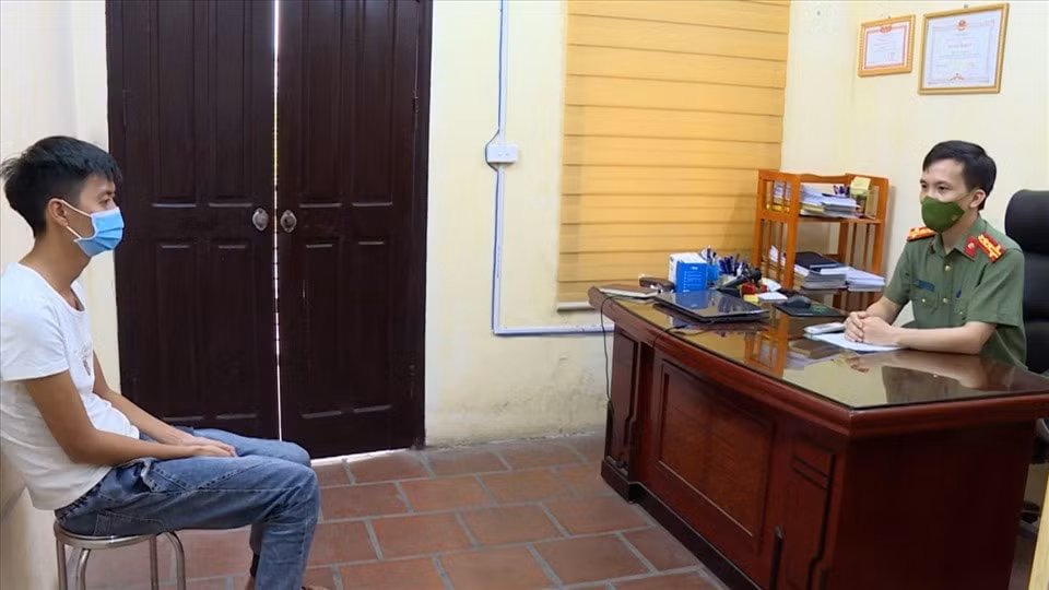 Đối tượng Phan Đình Hải tại cơ quan công an. Ảnh: Công an Bắc Ninh